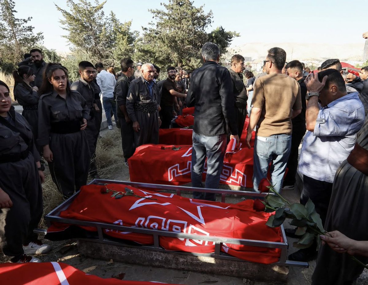 HoniaAzarbar's tweet photo. The funeral of the nine #Komala #Peshmerga who lost their lives in the Islamic Republic’s latest attack.

Their families said their final goodbye to their sons and dedicated them to #Kurdistan 💔

#IRGCterrorist #Shehid https://t.co/dLePIG4dZJ