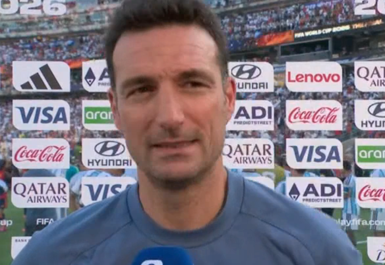 TouchlineX's tweet photo. 🚨🗣️ Lionel Scaloni: "I feel sadness now... but above all, I feel eternal gratitude toward these boys, because getting this far takes a tremendous amount of effort."

"We are gracious in victory and must be gracious in defeat, and we will remember what has been achieved. We gave it our all."