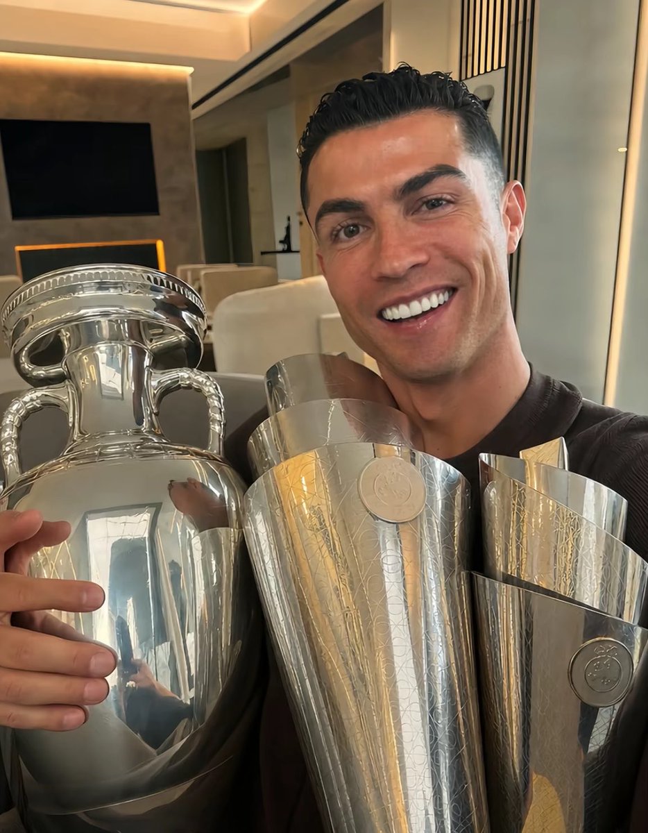 6x7xi_'s tweet photo. 🚨مـعلومة مرعبه😨

الأهداف ضد إسبانيا وألمانيا وفرنسا والبرازيل وإنجلترا في المباريات الرسمية :

• ميسي + بيليه + مارادونا + رونالدو البرازيلي = 9 اهداف

• كريستيانو رونالدو = 8 اهداف https://t.co/rVxwIgz15V