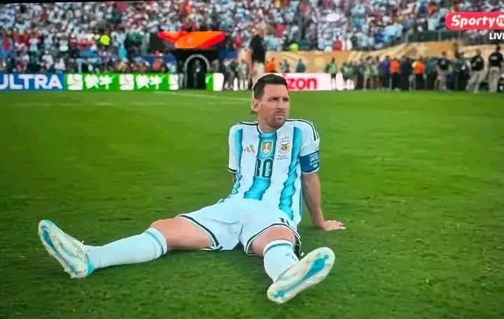 Chibuez19109748's tweet photo. I Love This Image 😂🤣
Congratulations To My Arsenal Players 😁 
congratulations To Spain 🎉 
#Fifaworldcup https://t.co/r60h53OgCi