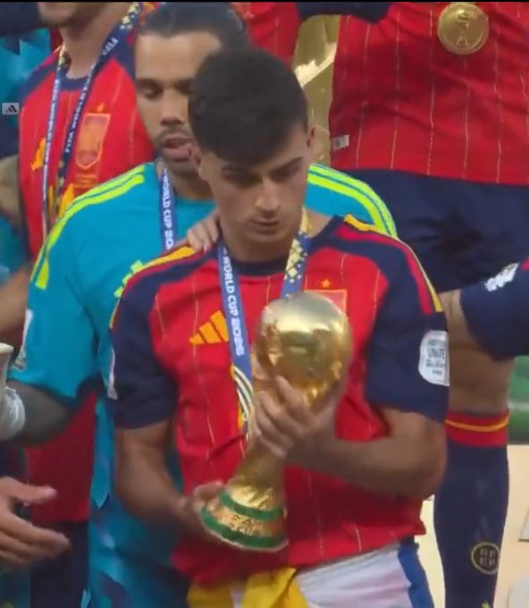 ActuFoot_'s tweet photo. Il l’avait annoncé le 10 juin 2025. 

Pedri 🇪🇸 n’a pas parlé pour rien. 

1 9 0 7 2 6. 🏆 https://t.co/rgRuT63hDg