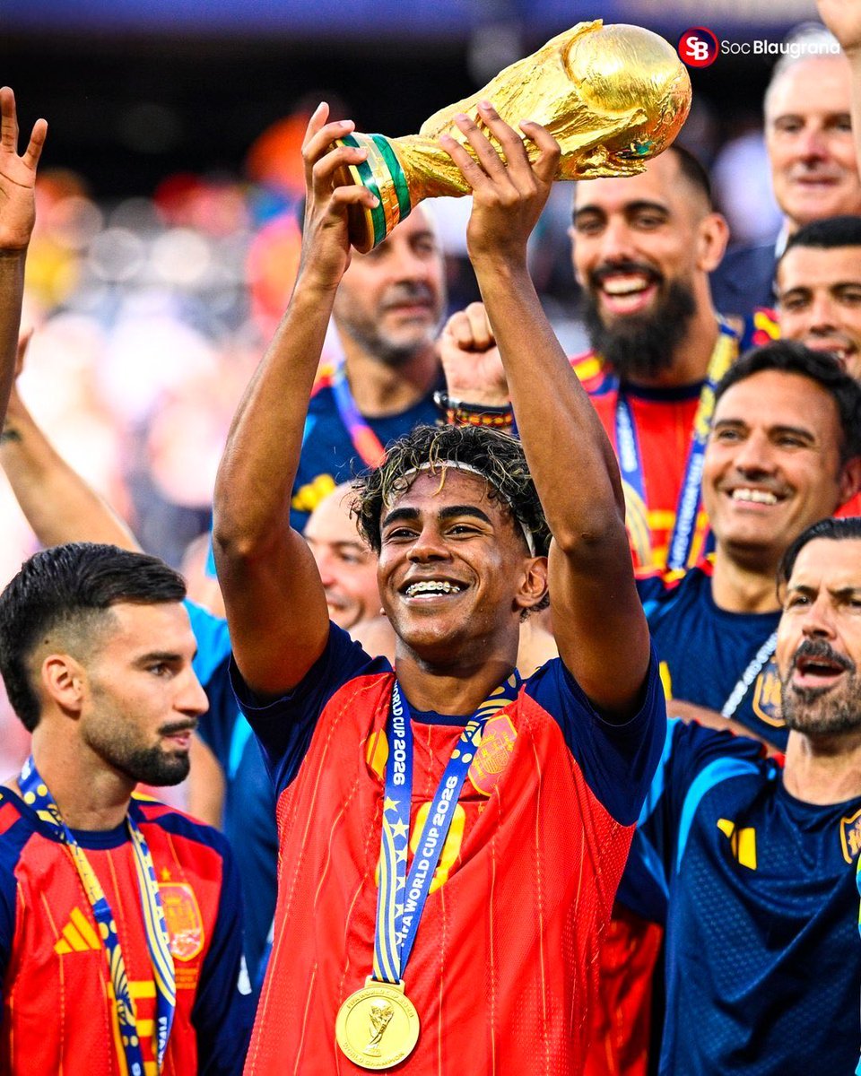 VisionBlaugrana's tweet photo. Le palmarès de dingue à 19 ans 😭😭😭😭😭😭😭😭

Il ne lui manque que la C1 https://t.co/eW9tG3qNXM