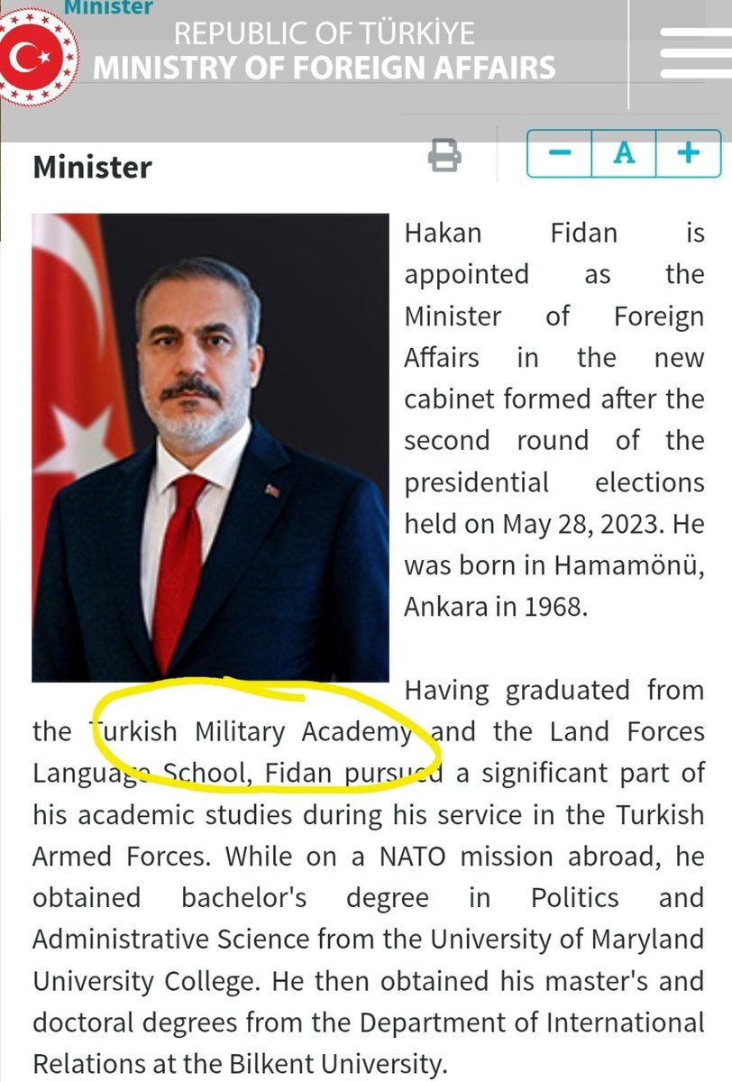 Arif_Ciko_6's tweet photo. ‼️REYİZ GİBİ HAYATI YALAN DOLAN‼️ @HakanFidan

CV'sinde yalana dolana başvuran ve safahatına dair bir şeyleri gizleyenden her ayak beklenir:

1. CV'sini 9-10 ay süren ve akademik niteliği olmayan sınıf okulu (Muhabere Okl.) eğitiminden başlatıyor. 🤔
(Foto-1, Türkçe CV)

2. Sahtekarlık yapıp İngilizce CV'sinde Muhabere Okulu (9-10 ay süreli eğt.) yerine "Military Academy" ifadesini kullanıyor ki bunun karşılığı aslında "Harp Okulu". 🤔
(Foto-2, İngilizce CV)

3. Elinde sadece YL'ı (1997-99) varken ve doktorasına (1999-2006) devam ederken kabul edildiği ve 2001-2003 arasında yürüttüğü Avustralya Büyükelçiliği Kıdemli Siyasi ve Ekonomik Danışmanlığı görevine CV'de yer vermiyor. 🤔
(Foto-3 / Kaynak: Sabah)

4. Henüz elinde denkliği olan bir (15OCA98) lisans diploması olmadan nasıl oluyorsa kabul alıp Bilkent'te yüksek lisansa (97-99) başlayabiliyor. (Foto-4, Soru önergesine cevap yazısı)

5. Akademik kalitesi düşük, derleme niteliğindeki yüksek lisans tezine ulaşma imkanı varken doktora tezine ulaşmak mümkün değil. MİT müsteşarı olmasının ardından doktora tezi, YÖK Tez Havuzu'nda erişime kapatılmış. İncelense iddia (Foto-5, sonraki tweette) edildiği şekilde @turkdegs'inki gibi intihale rastlanır.
@HakanFidan