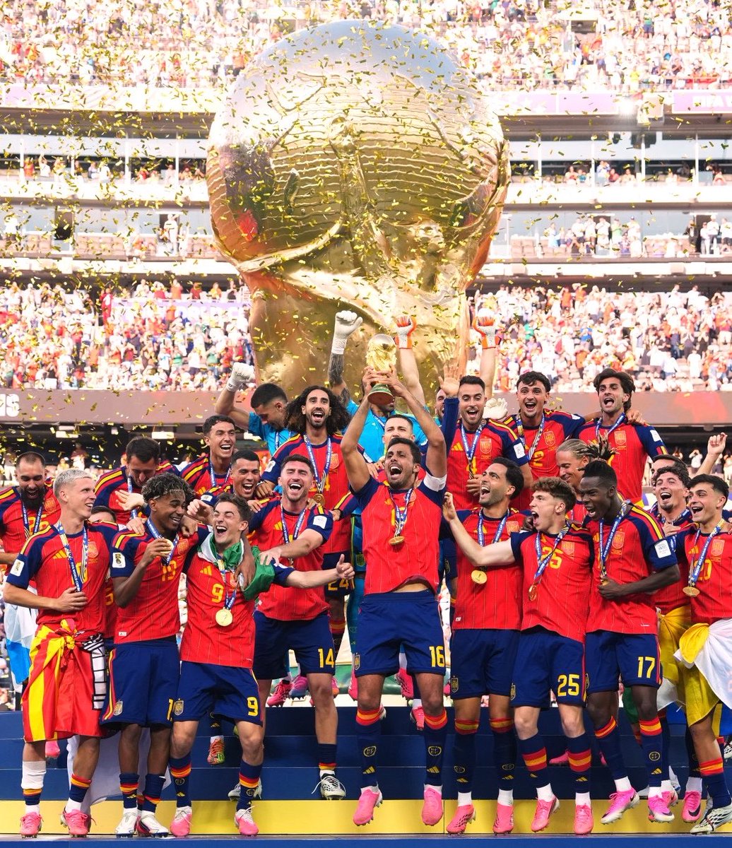 _BeFootball's tweet photo. L’ESPAGNE REMETTRA DONC SA COURONNE EN JEU À LA MAISON DANS 4 ANS. 🇪🇸🌍 

Avec la volonté de faire le back-to-back. https://t.co/Vww6DwbRaB