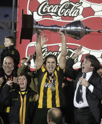juanpiii1891_'s tweet photo. La última vez que España salió campeón del mundo, Peñarol salió campeón uruguayo y al año siguiente fue finalista de la Copa Libertadores.
Todo esto con Diego Aguirre como Director técnico, y si si? https://t.co/6SCP6GiU1u