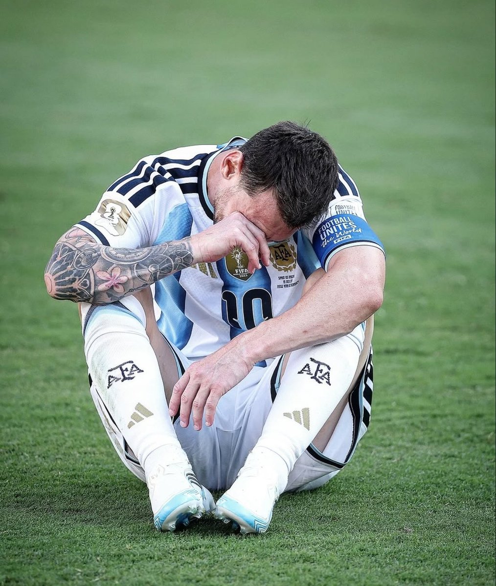 word_hty's tweet photo. والله جنت لازم گلبي لا تبچي
لعبة انت ملكها ومختمها ليش تسويلنه غصه💔
#messi https://t.co/E9Hq1T4Vbe