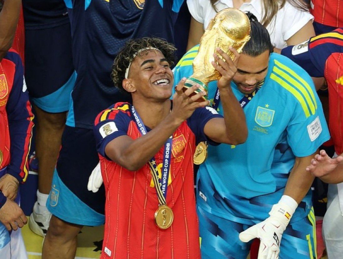JeffFcb14's tweet photo. El GOAT y el mini GOAT https://t.co/eHJIoMIyHm