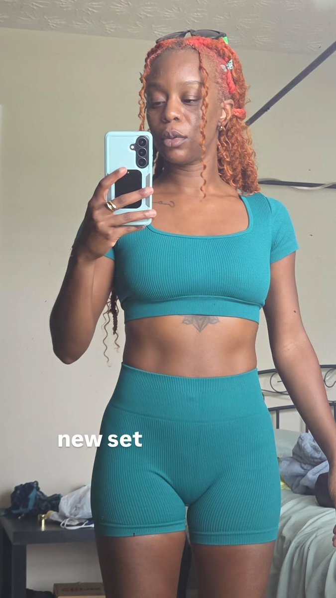 _simplynandi_'s tweet photo. I gotta new workout set from Amazon and now I have to get it in every color because 😍 https://t.co/xGbm9PJwdO