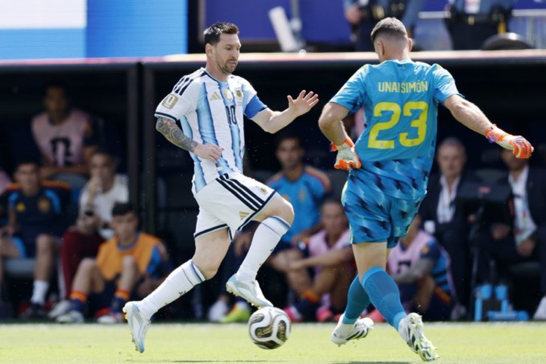 Mercado_Ingles's tweet photo. 🚨🚨 ¡ARGENTINA 🇦🇷 ES EL PRIMER EQUIPO EN LA HISTORIA EN HABER REALIZADO 0 TIROS EN 90 MINUTOS DURANTE UNA FINAL DE LA COPA DEL MUNDO! !!! 🥶 https://t.co/zYxlpTCFUK