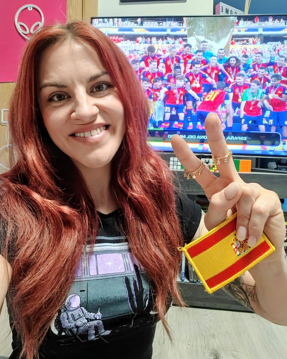 Astro_SaraG's tweet photo. ⭐⭐ Hay muchas maneras de conquistar las estrellas, pero con un equipazo unido todo es más fácil. Enhorabuena, chicos. ¡Ya tenemos dos! 

#FifaWorldCup #Campeones #España https://t.co/UF0YRrr3Y6