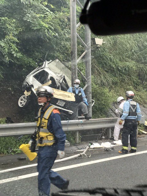 ae86_MP4_5B's tweet photo. 9年前に当時自分と同い年？の21歳の子がハチロクで事故って亡くなったの思い出す
ちょうどマフラー交換してる時にショップの人にこのニュース聞いて君も気をつけなよって言われたなぁ
死ぬ時はどんな車でも死ぬけど昭和の車は余計に危ないから今後も気をつけて乗ります https://t.co/v53RqiSJrN