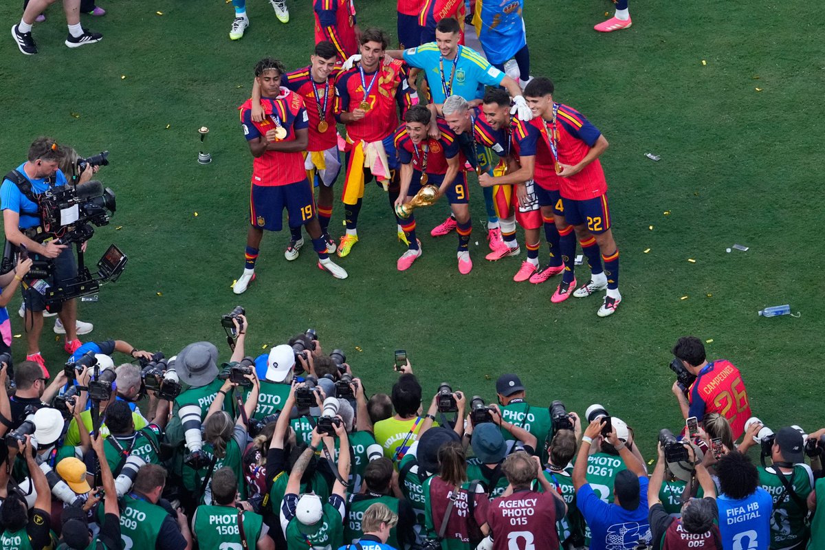 BarcaFRNews's tweet photo. C’EST LE BARÇA QUI GAGNE 😁🔵🔴 https://t.co/Ne4eKUjLCG