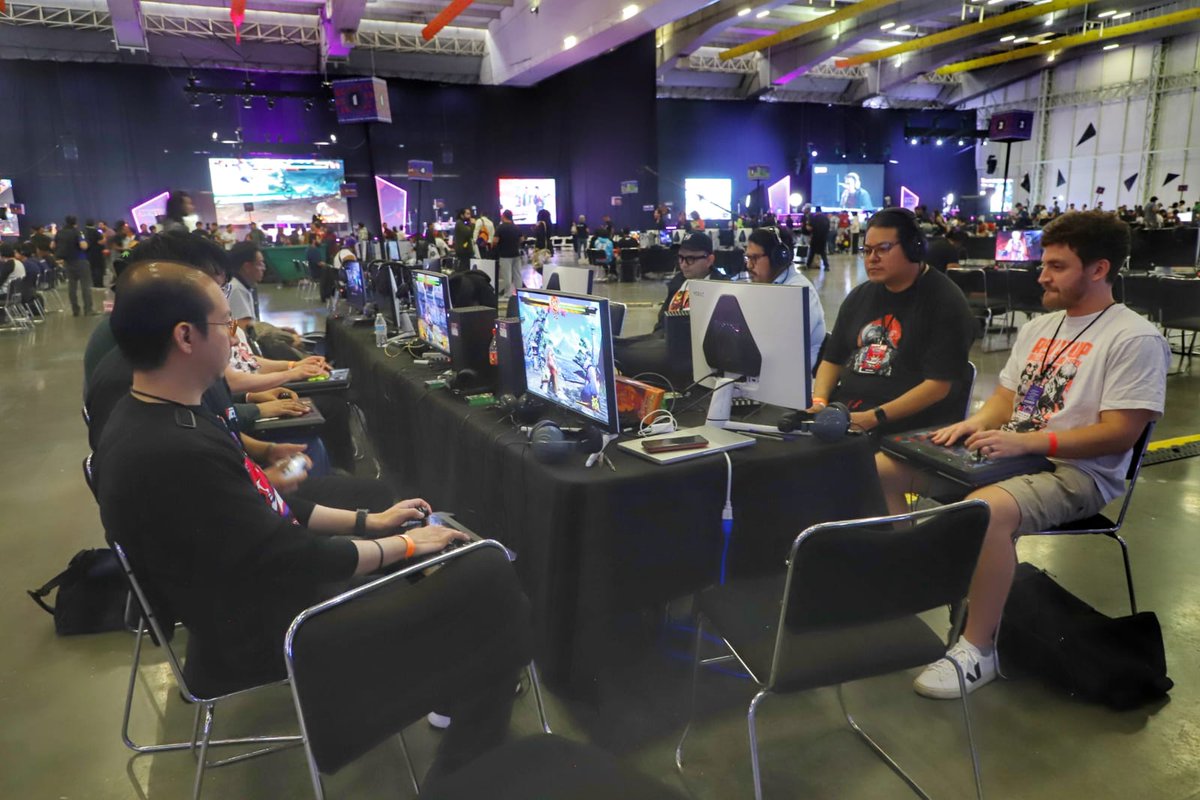 Milenio_Puebla's tweet photo. 🕹️El Centro Expositor de Puebla se convirtió en el punto de encuentro de miles de aficionados a videojuegos, esports y la cultura pop con la realización de S Factor X3, considerado uno de los festivales más importantes de México.

📸 @Isahmar_Torres 
📲 https://t.co/ppPLOUsRa0 https://t.co/MypdIVbHDL