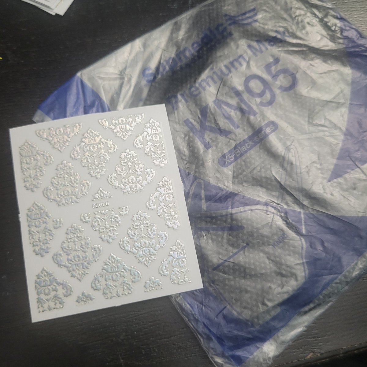 nickelpin's tweet photo. Fun with nail stickers and some scissors https://t.co/mXNALYgdsd