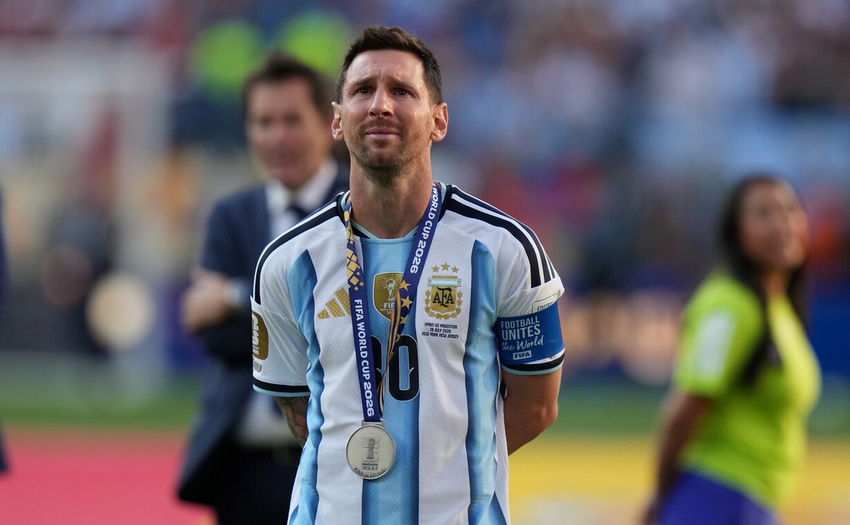 hbalvarez's tweet photo. ⚽️🇦🇷Grande en la victoria. Más grande en la derrota. Ejemplar para todos los argentinos. Ovación de pie. 👏👏👏👏👏 https://t.co/dR3m9m8oLw
