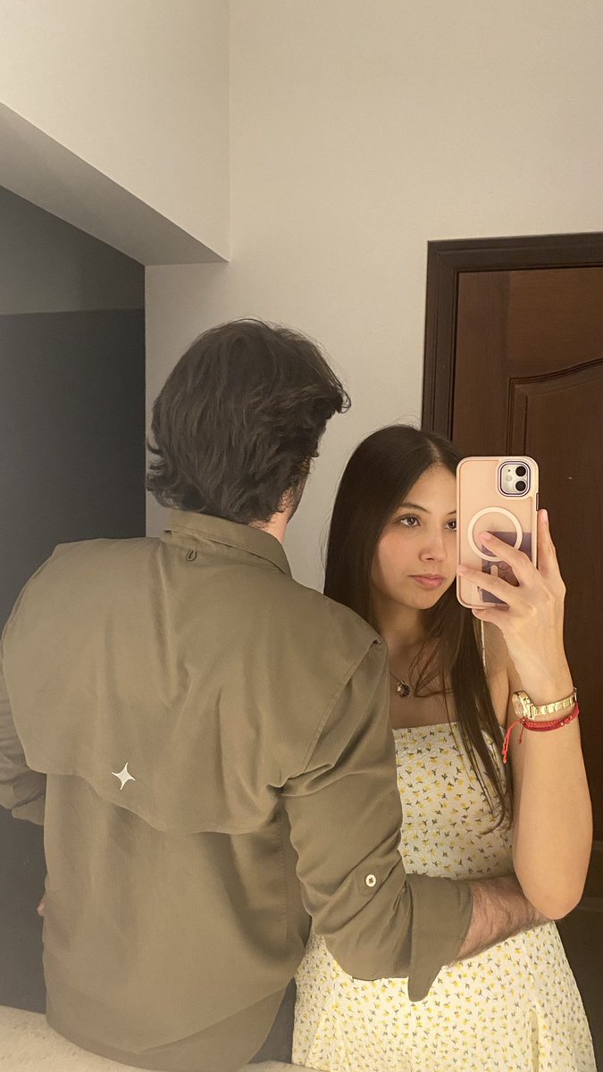 coquit0oo's tweet photo. Te amooooo muchoooo mi tiquitooooo bebeeeee gracias por este fin tan bonito corazónnn 🐝💛 https://t.co/gc1qR4nwU3