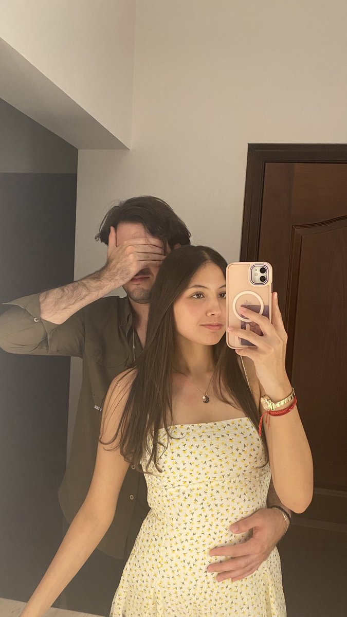 coquit0oo's tweet photo. Te amooooo muchoooo mi tiquitooooo bebeeeee gracias por este fin tan bonito corazónnn 🐝💛 https://t.co/gc1qR4nwU3