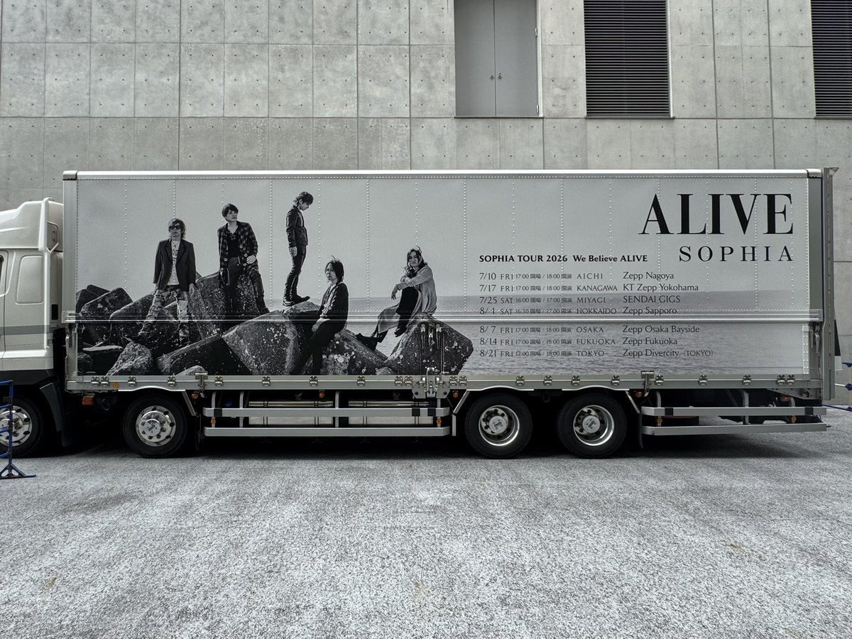 akn_326's tweet photo. 初めて行ったSOPHIAのLIVE

TOUR 1998 『ALIVE』

そして TOUR 2026 『ALIVE』

28年やって、、、、、

飽き性の私がずっと続いてる事

SOPHIAのファン✧︎*｡ https://t.co/j2kn1AOIGy