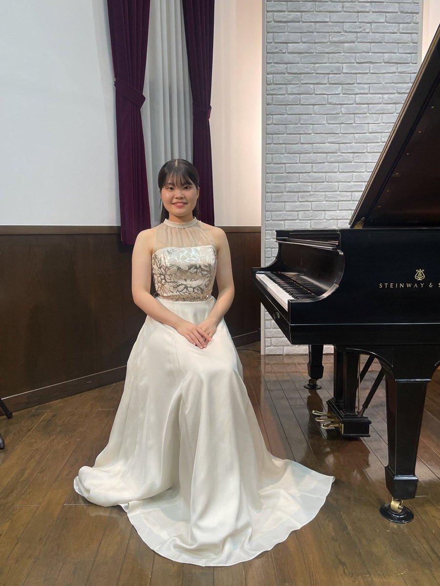 mai_n0806's tweet photo. リサイタル、終演いたしました！
初めての代官山教会は、ピアノはもちろんのこと、何より温かい雰囲気が魅力的で、ハードなプログラムであっても最初から最後まで目の前の音楽に集中することができました😌
主催してくださった島田さま、ご来場いただいた皆さま、本当にありがとうございました😊 https://t.co/eUhfaig52A