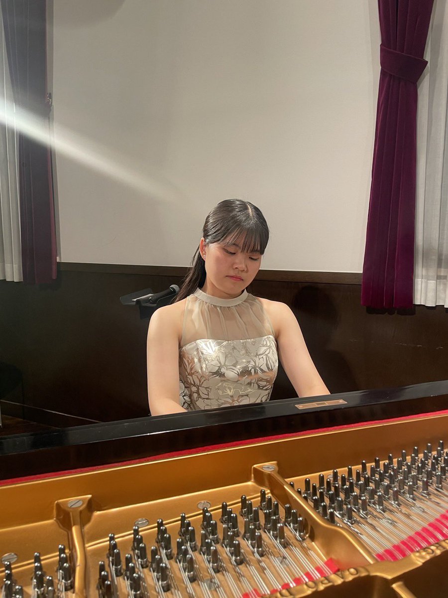 mai_n0806's tweet photo. リサイタル、終演いたしました！
初めての代官山教会は、ピアノはもちろんのこと、何より温かい雰囲気が魅力的で、ハードなプログラムであっても最初から最後まで目の前の音楽に集中することができました😌
主催してくださった島田さま、ご来場いただいた皆さま、本当にありがとうございました😊 https://t.co/eUhfaig52A