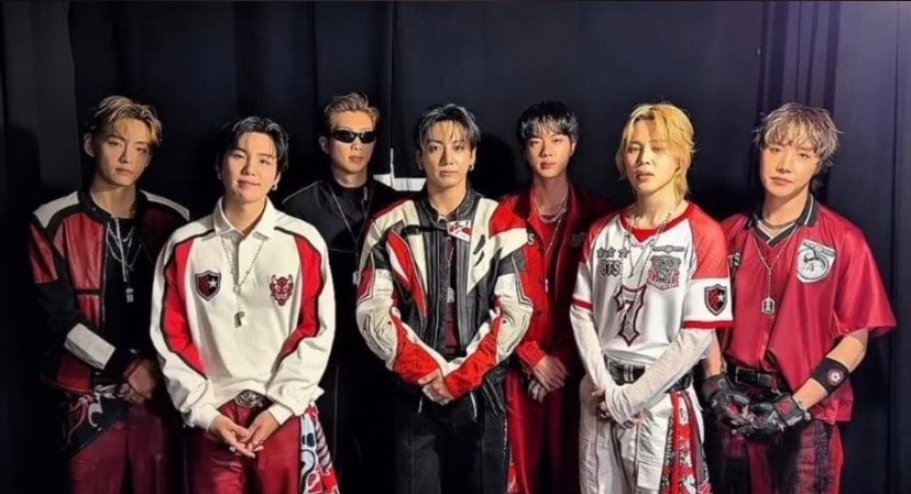 luccsyn's tweet photo. "O BTS vai conseguir chegar no topo um dia".
                                                 ⎯ @anneinuy https://t.co/sbjoomxc3k