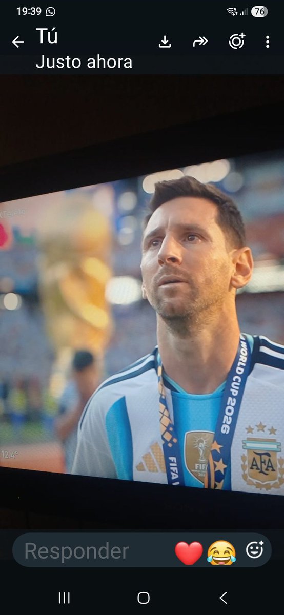 daiana656's tweet photo. No se mide el orgullo por un resultado. Se mide por la entrega, la pasión y el amor por estos colores.
​Gracias por dejar el alma en cada pelota. 🇦🇷 #GraciasSELECCIÓN #GraciasMessi https://t.co/LuB3zGcphk