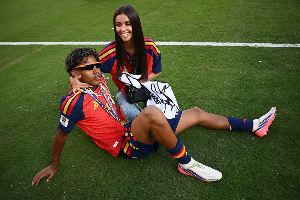 it_Rutie's tweet photo. Lamine Yamal with his girlfriend after the World Cup final. 😎🔥 https://t.co/GgnloYOSth