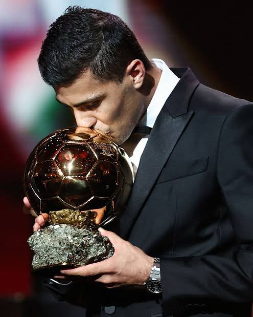 FaktaSepakbola's tweet photo. 🤯 Rodri Menamatkan Sepak Bola

Dengan keberhasilan membawa Spanyol menjuarai Piala Dunia 2026, Rodri kini telah melengkapi seluruh gelar paling bergengsi dalam sepak bola. Gelandang asal Spanyol itu telah meraih Piala Dunia, EURO, Liga Champions, hingga Ballon d’Or.

Di level klub, koleksi trofinya juga luar biasa, yakni empat gelar Premier League, tiga League Cup, dua Piala FA, dua Piala Super Eropa, satu Community Shield, dan satu Piala Dunia Antarklub. 🏆🇪🇸

#FIFAWorldCup