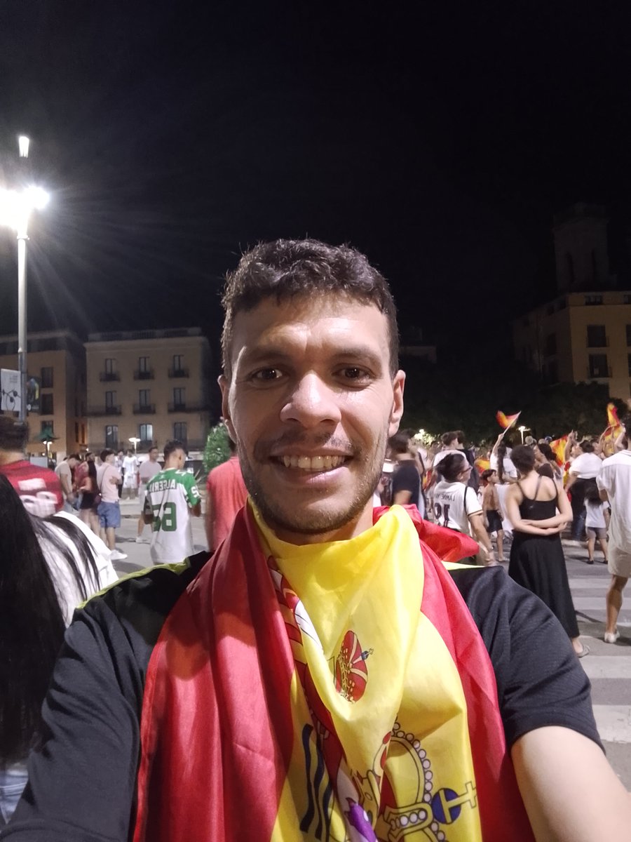 FanitRachid's tweet photo. ¡Vamos España! 🇪🇦🇩🇿 https://t.co/3ey9HJYLUM