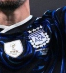 Fernandez_MM's tweet photo. Entiendo que un club fundido no tiene dinero para un diseñador ni para pagar fotos de Getty Images, pero por lo menos no sean tan mufas... https://t.co/oSX7pr93bC