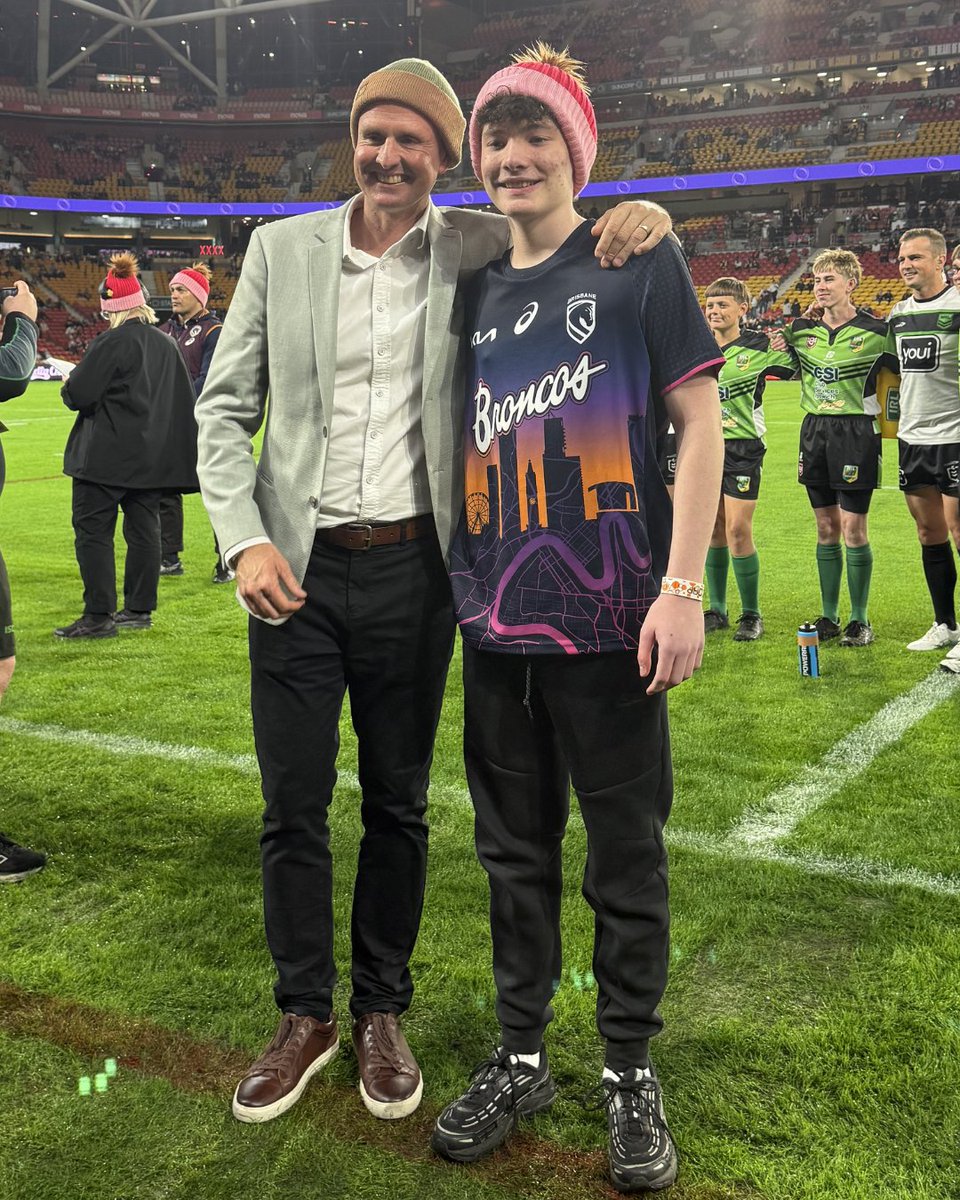 Starlight_star's tweet photo. Moments like these are the magic of a Starlight Wish. ⭐💜 From taking part in the Captain’s coin toss, to striking the shoe, joining the guard of honour to meeting his inspiration Mark Hughes, Hamish didn’t just watch the Brisbane Broncos action, he lived it! #BrisbaneBroncos https://t.co/thXH6Z37p1