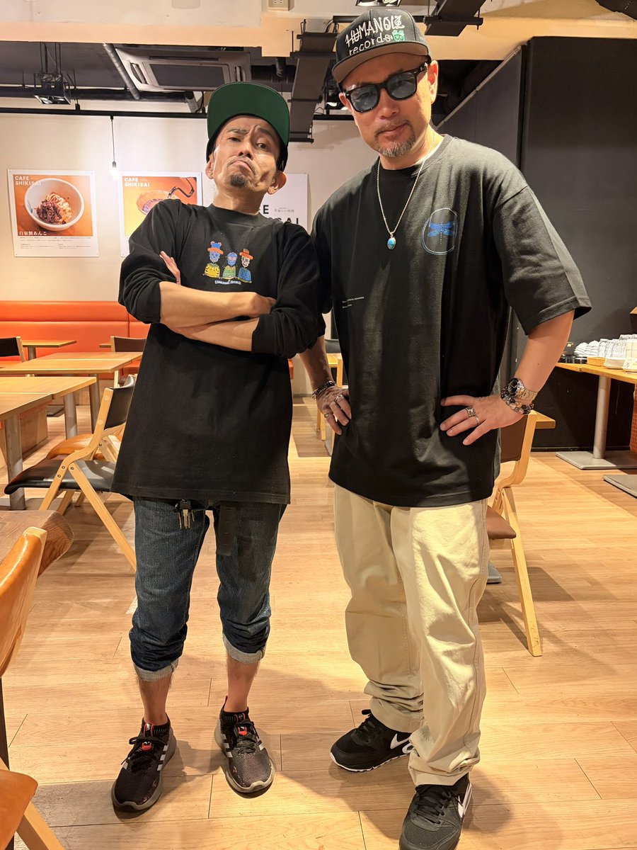 touka_501's tweet photo. 昨夜の四季菜パーティー、過去一の参加人数とかで超忙しかったけど超楽しかったな。ドリンク作りながらみんなが楽しそうにしてるのを見れて何より。沢山飲んでくれてありがとう。
グッズも購入して頂いた皆様、本当に感謝です。今回来てたTシャツは新作です。
また宜しくお願いします。 https://t.co/rf8Vvl3Y5g
