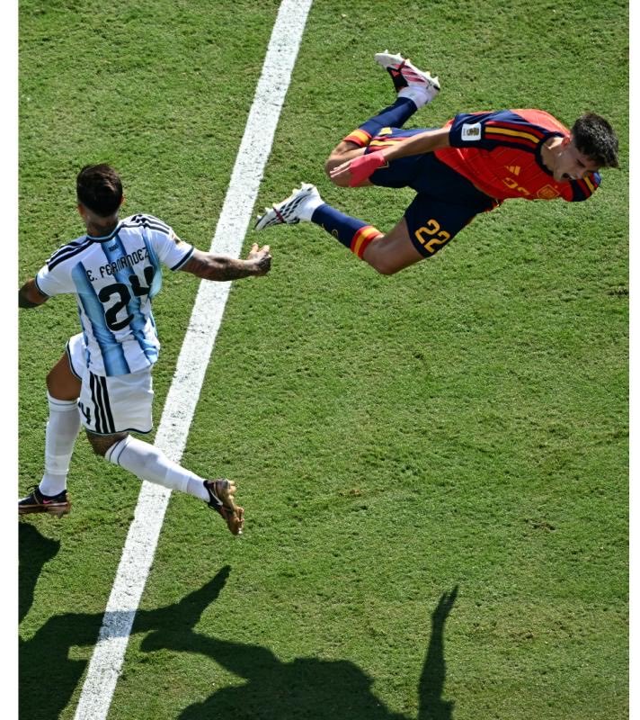 _luisgomz's tweet photo. Como no han podido ganarnos con fútbol lo han intentado con patadas, la historia se repite https://t.co/aok4LQAEj0