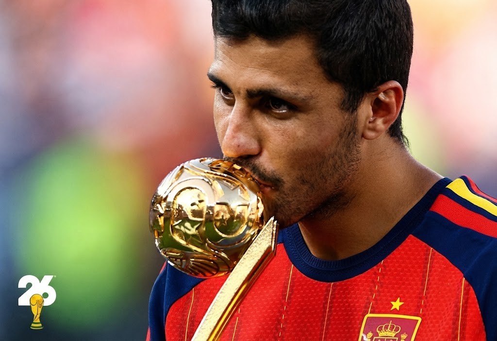 OfqGroup's tweet photo. ©️ 🇪🇸 المايسترو .. رودري يتوج بالأفضل في كأس العالم 🥇

#كأس_العالم_2026 #إسبانيا 
#أفق_الغربية https://t.co/fTNi96BcP5