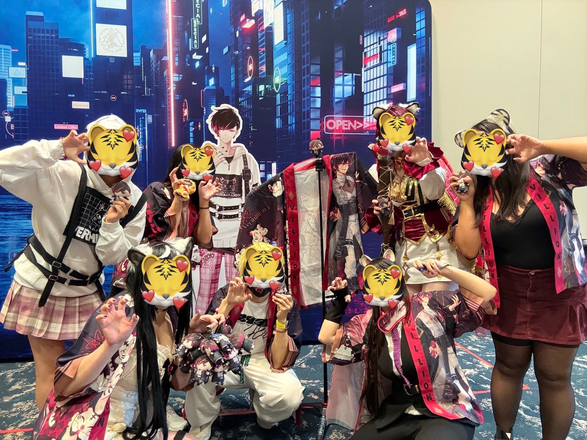 Bey0ndtheB0rder's tweet photo. First time doing a meet and greet ever! And of course it’s w/ my kamioshi!!! And got to hang out w/ other vilions too! It was super fun and everyone was so sweet~
#DailyVer #animeimpulse https://t.co/UHefbB6rVb