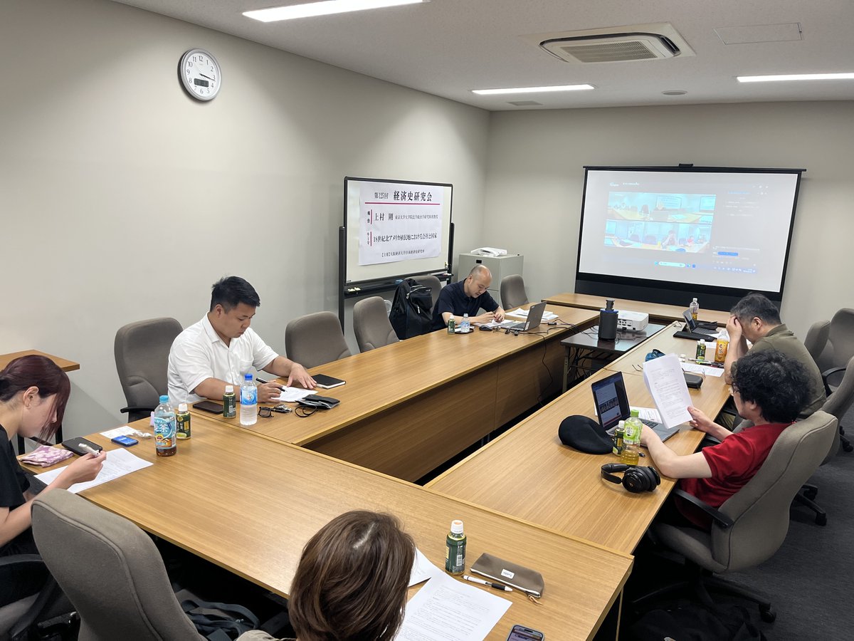 nikkeisi's tweet photo. 7/18(土),本学にて,経済史研究会を開催しました。。上村剛東京大学准教授に「18世紀北アメリカ植民地における会社と国家」の題目でご報告をいただきました。会社・法人をキーワードにアメリカ「建国」「独立宣言」の常識的観を揺さぶる,エキサイティングなご報告でした。 https://t.co/FuIt8lsHGL
