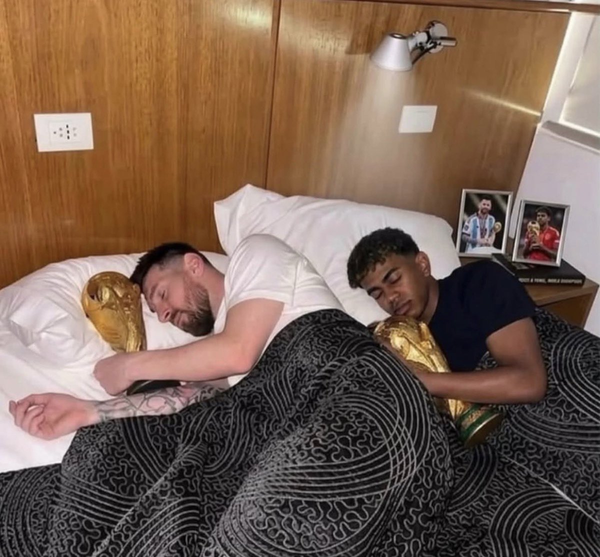 Messilizer0's tweet photo. Safe to say football won https://t.co/BEoZB9DAhi