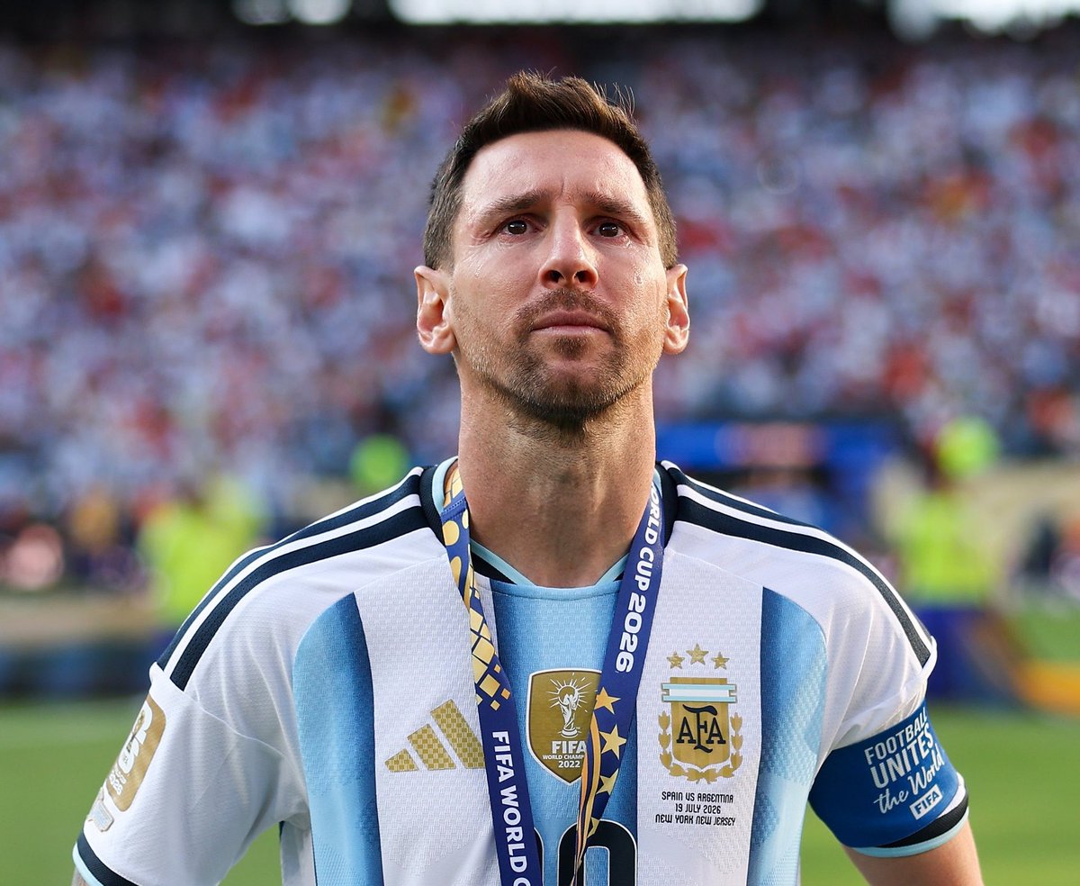OmoSoyinka's tweet photo. Let's be real, you can love Ronaldo and not hate this man, I have learnt to do it.

Messi is a gift to this generation, and we are lucky to have witnessed him play football. https://t.co/bSs0X7AddP