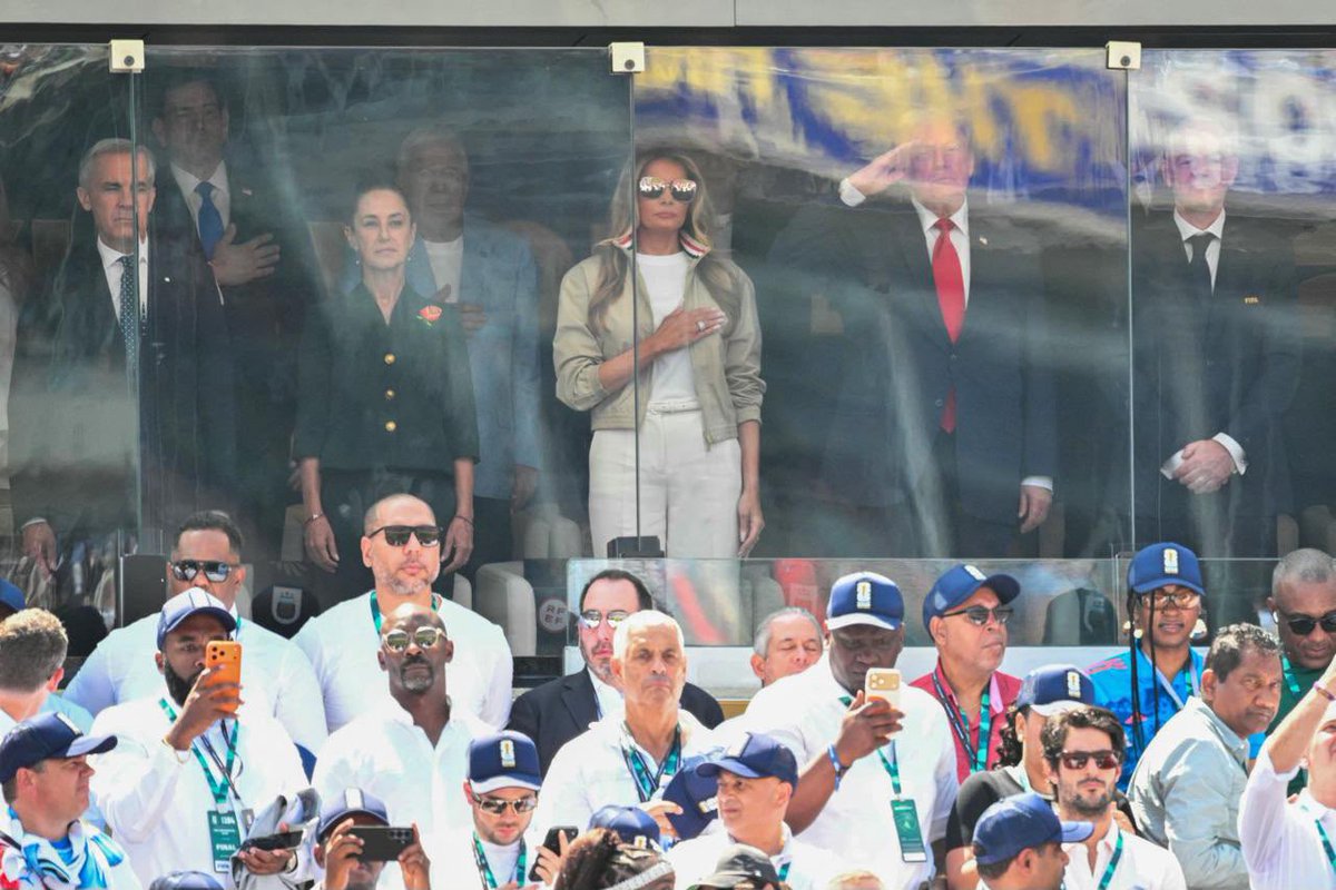 MaiaMichVZ's tweet photo. México no mira desde la tribuna: participa, dialoga y ocupa el lugar que le corresponde entre las grandes naciones.
Con Claudia Sheinbaum, nuestro país es protagonista.
#ClaudiaEsMundial https://t.co/GWiaF98SlX