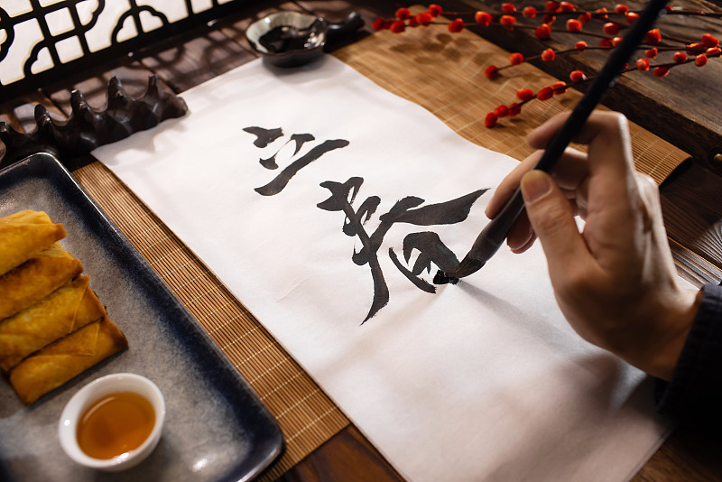 leeheesook8529's tweet photo. Looking for a fun weekend pick-me-up Try calligraphy! It’s relaxing, lets you create something unique, and no fancy skills needed. Start with a cheap set of pens and paper – your new cozy hobby awaits! https://t.co/x3Uei3x5y4