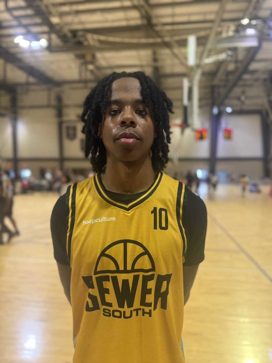 OntheRadarHoops's tweet photo. 2027 G Roman Avery (@RomanAv3ry) delivered another huge performance for Sewer South, helping them squeeze out a hard-fought win. He buried six triples, and every one seemed to come at a crucial moment. Avery is a high-IQ player who consistently makes winning plays.

@SewerSouth https://t.co/tls8p0EODQ