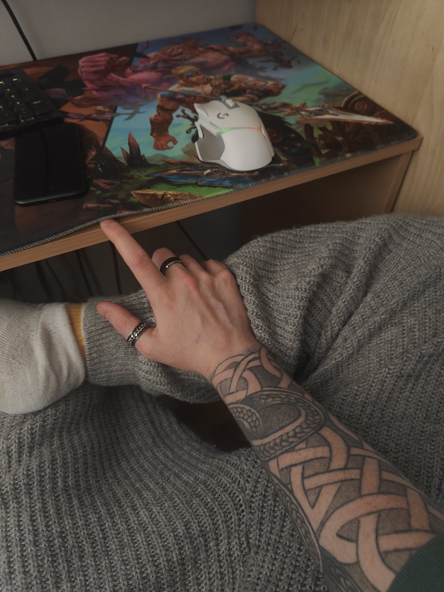 c3ltswitch's tweet photo. not new to #nsfwtwt
🖤Peter 
🖤26
🖤Irish - live in uk
🖤huge switch
🖤soft + hard kinks
🖤♡︎/⟳for follow/moot
#moothunt〃・ https://t.co/GcbbP8n6O4