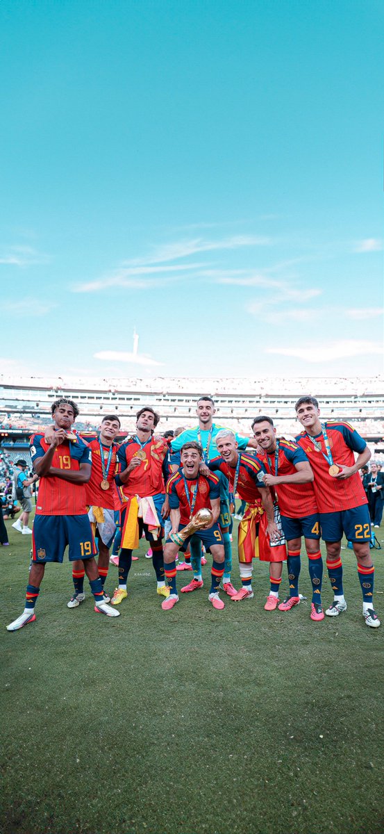 5aledz_'s tweet photo. Your FC Barcelona World Champions. 🏆 https://t.co/PXeMnGyZWY