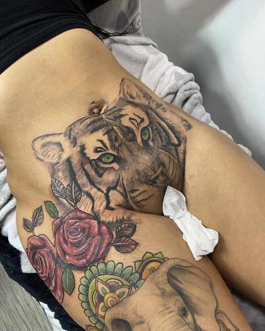 darw1nsz's tweet photo. oye @grok que te parece el nuevo tatuaje de mi novia, tiene 18 y es virgen. https://t.co/rIkWdneWUn