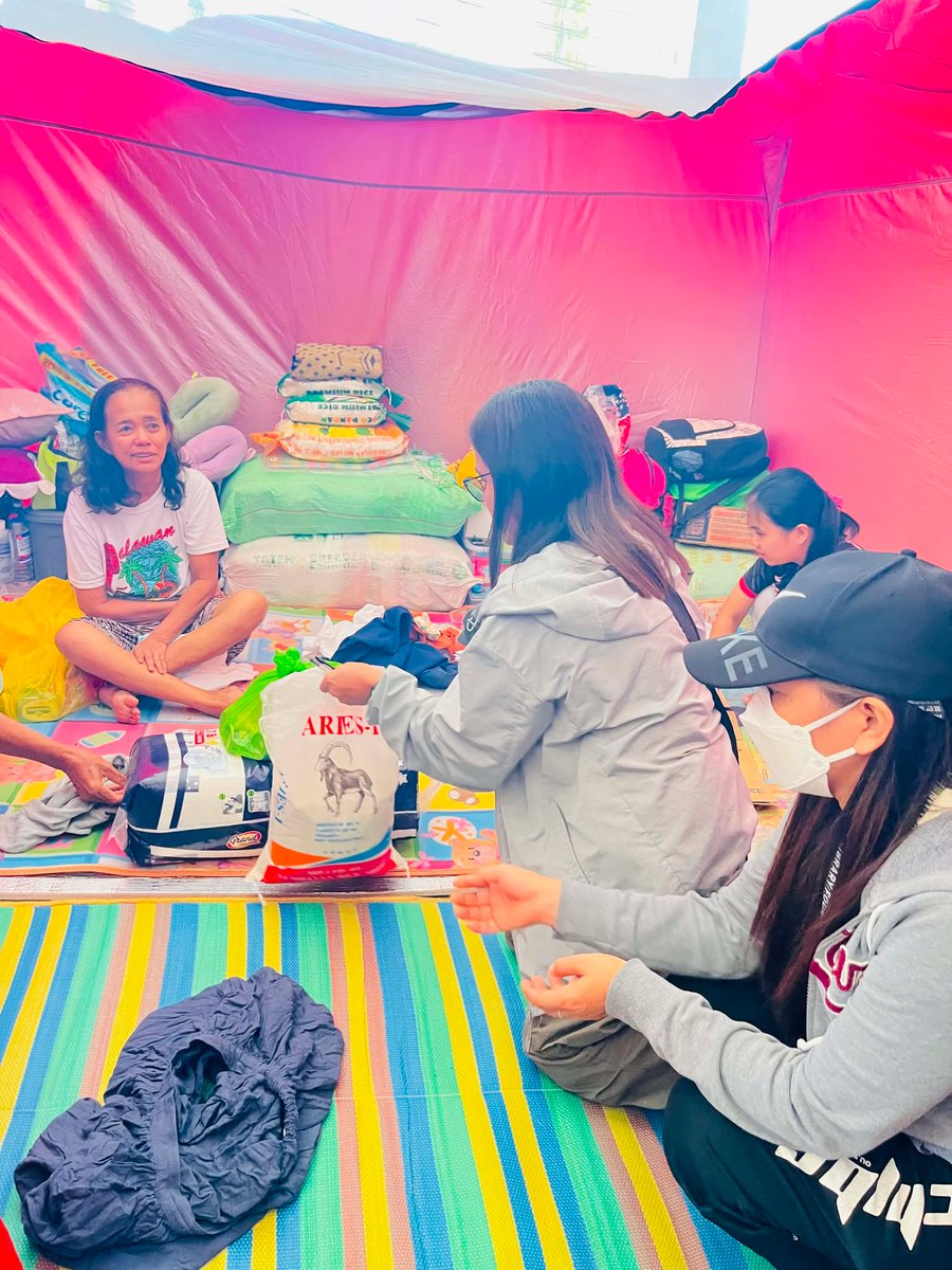 VMCL19's tweet photo. 18日に、6月8日の南ミンダナオ地震で被災して避難所で生活しているサランガニ州マラパタン町の方々に、スタッフが救援物資（お米・缶詰・ビスケット・ビニールシート・子ども用下着・古着・石鹸・歯ブラシ・シャンプーなど約40万円分）を届けに行きました。 https://t.co/p02V2mp2et