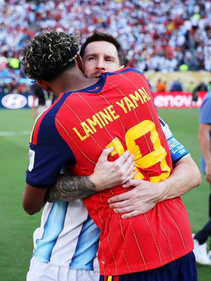 Lamineeyamal__'s tweet photo. Leo, thank you from all the Barça fans for the joy you have given us over the past 21 years. We love you forever. 🐐❤️ https://t.co/WbUMTzCcll