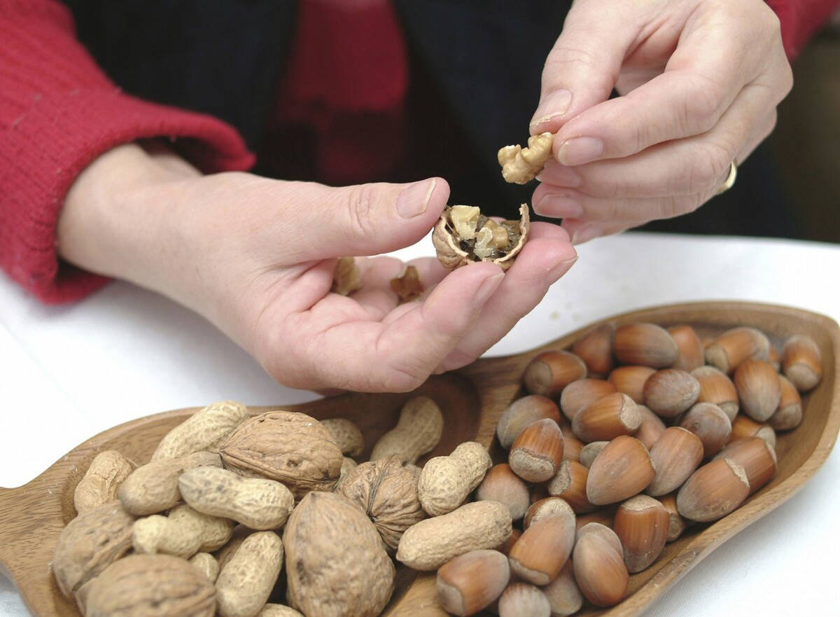Ks_wjw's tweet photo. Just grabbed a bag of buttery honey roasted nuts—crunchy, sweet, and perfect for midday snacking! Who’s my next snack buddy ， https://t.co/aYtZNGxa0L