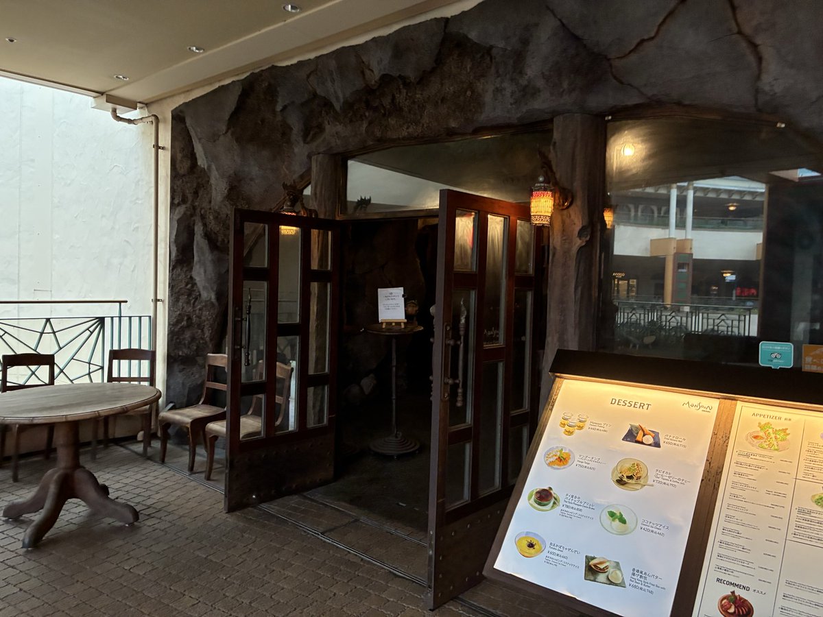mmasa717's tweet photo. モンスーカフェの外観です。
料理は美味しく店員さんは気遣い出来て明るい接客をしてくれます。
よく利用してます。
お勧めのお店です。
イクスピアリ３階にありますよ。 https://t.co/waGfAnBpvn