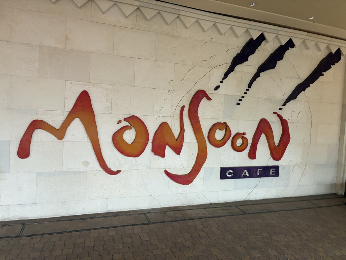 mmasa717's tweet photo. モンスーカフェの外観です。
料理は美味しく店員さんは気遣い出来て明るい接客をしてくれます。
よく利用してます。
お勧めのお店です。
イクスピアリ３階にありますよ。 https://t.co/waGfAnBpvn