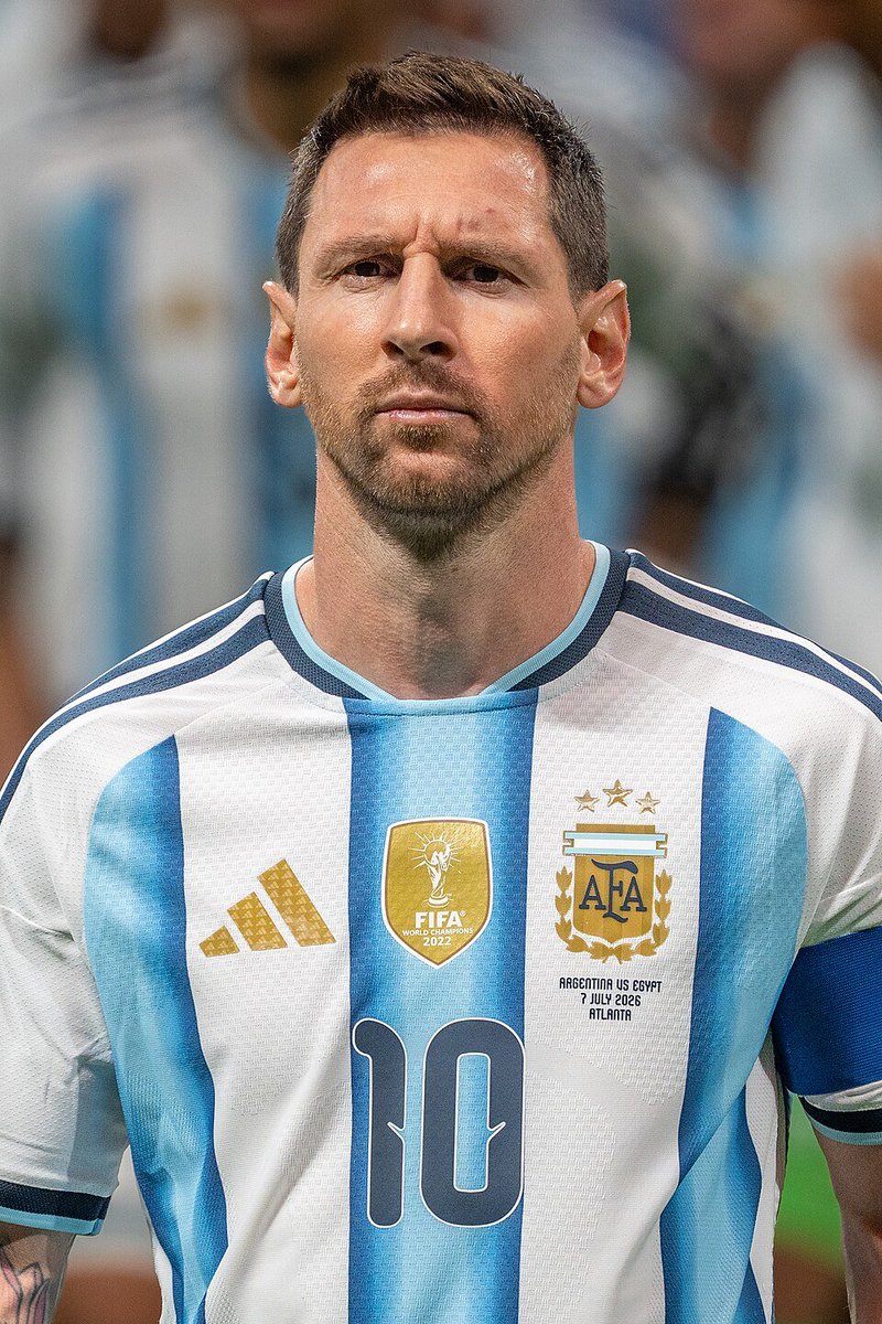 m_aljbr's tweet photo. كنت أشجع أي فريق يكون ضد ميسي، هذا اللاعب الذي حتى وإن كنت تكرهه يبهرك. تتمنى أن تبتلع الأرض أقدامه لكنه يعرف يطفو فوق الماء... #ميسي شكرًا ميسي على ما قدمته، لن ينساك تاريخ كرة القدم..

39 هذا العمر، كأس عالم وثلاث نهائيات.

تبقى أسطورة، ربما يحتاج إنسان خارق أن يكسر أرقامك. https://t.co/ruwIaZuCq0